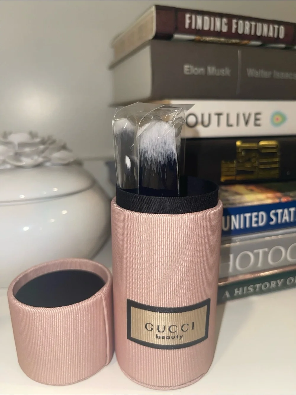 Gucci Beauty Mini Travel Makeup Brush Set Pink Cylindrical Case -GWP